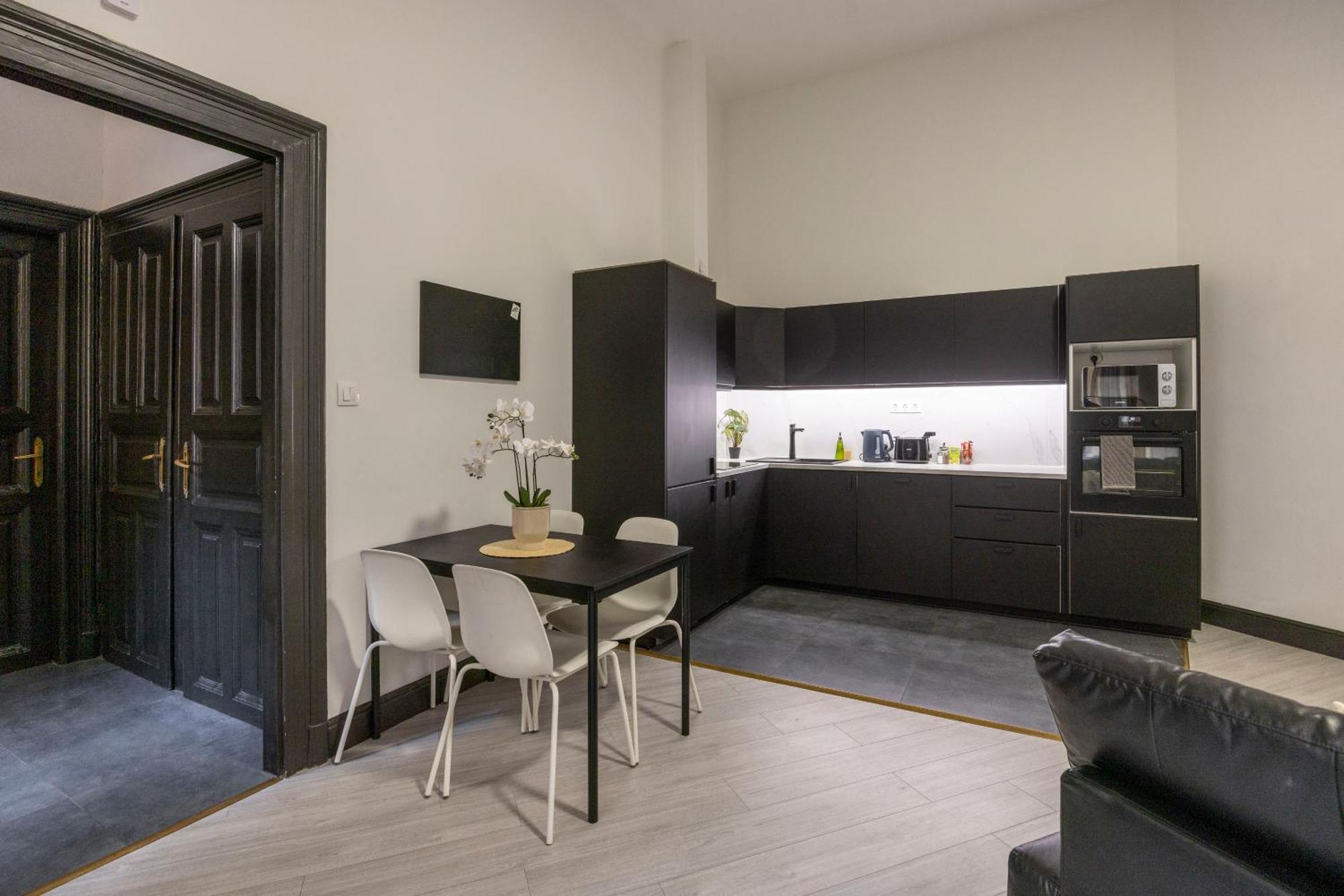 Bp Superior With 2bedrm, 2bathroom Appartement *